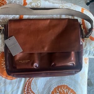 THE BRIDGE, ICONIC LEATHER BAG WITH STRAP.
